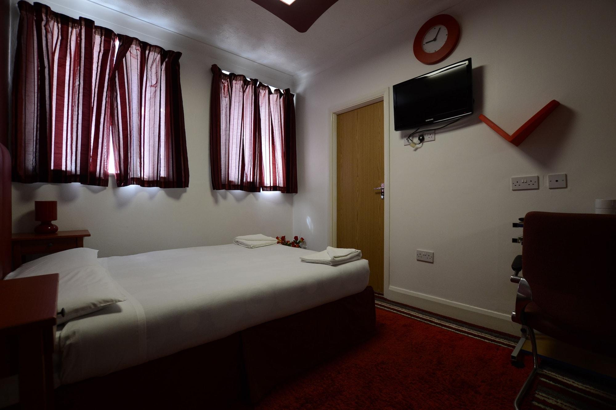 Park Hotel Илфорд Екстериор снимка