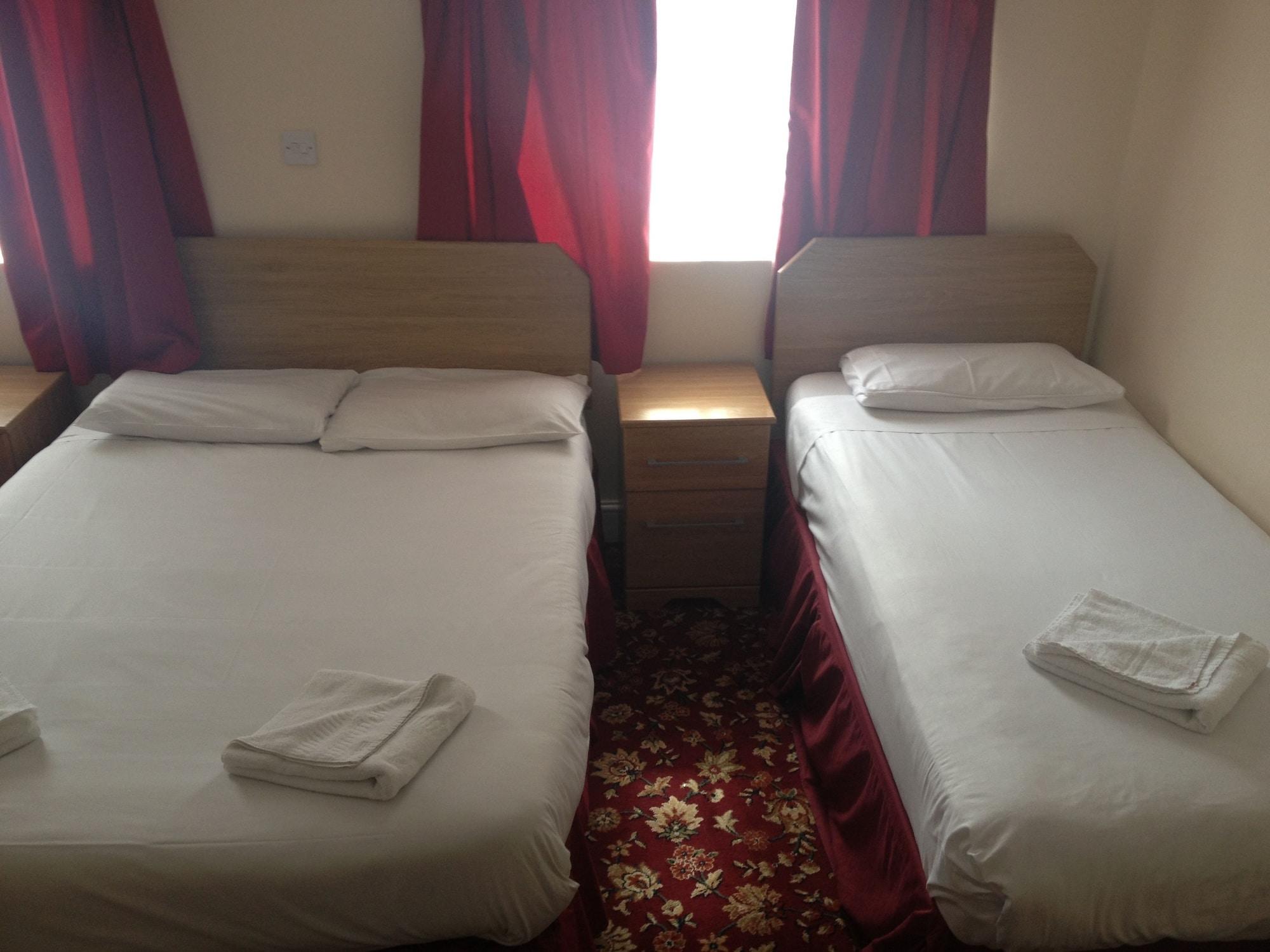 Park Hotel Илфорд Екстериор снимка