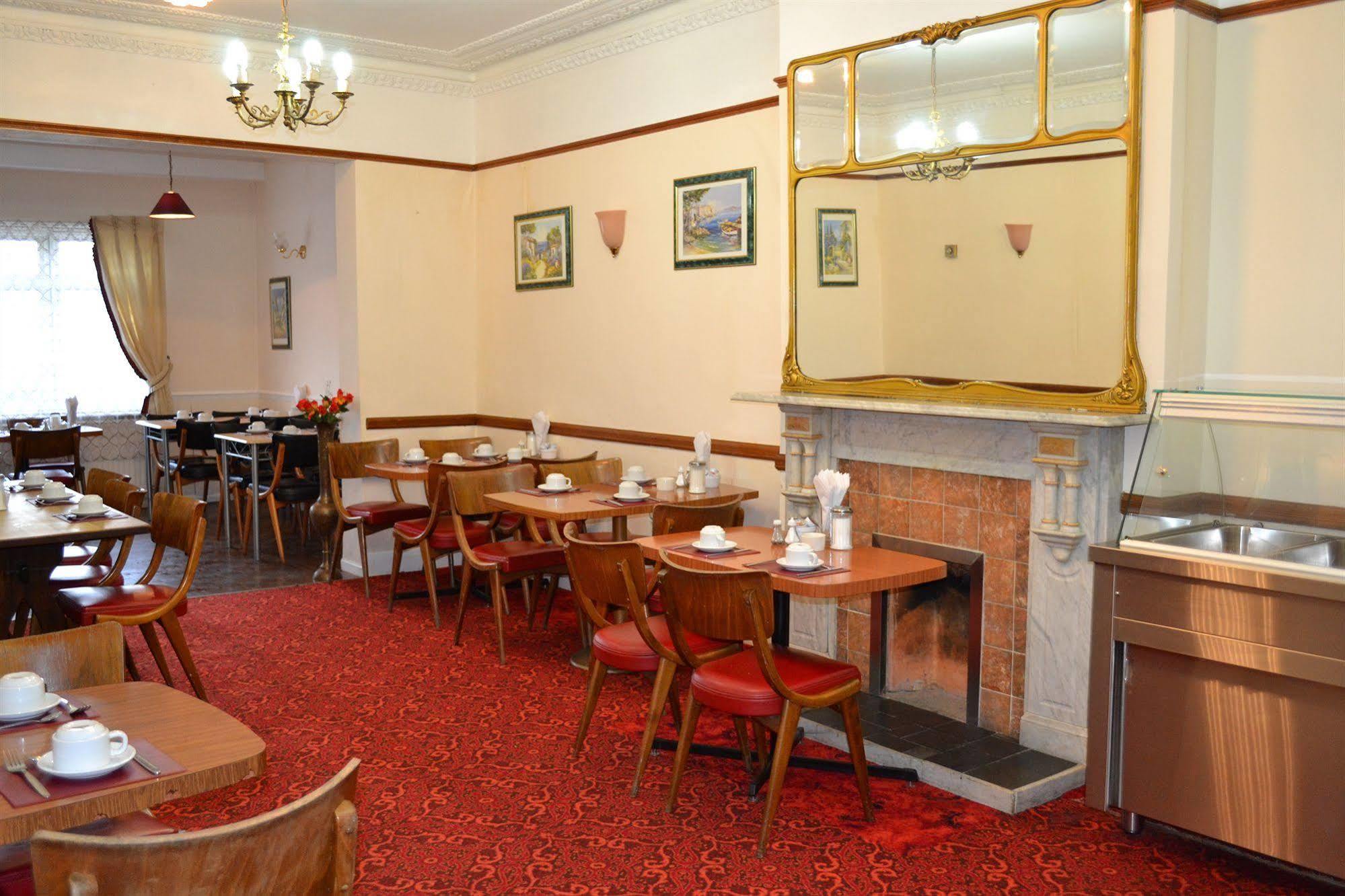 Park Hotel Илфорд Екстериор снимка