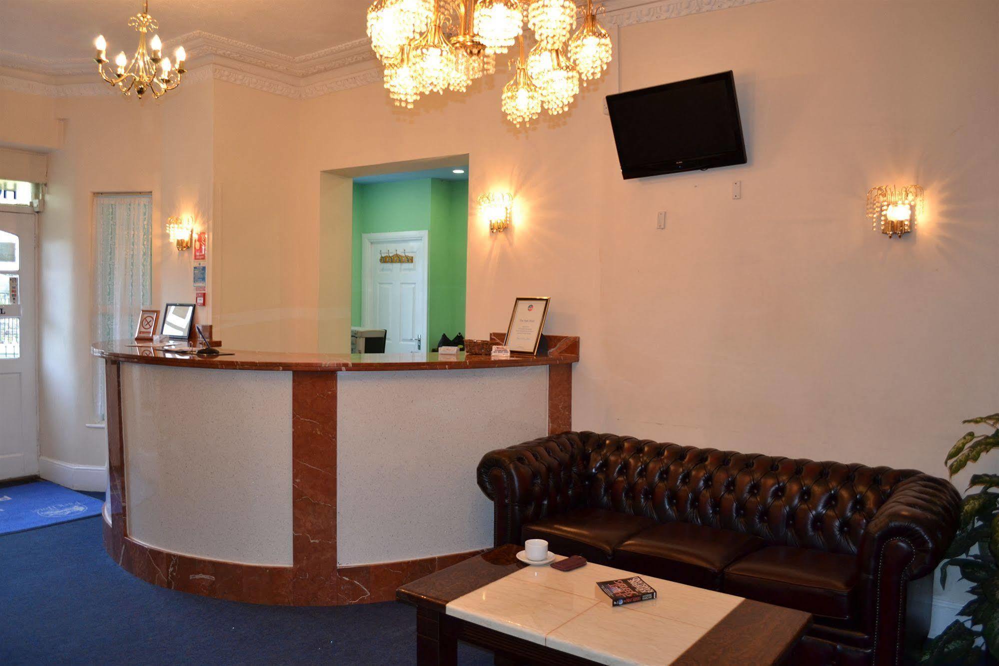 Park Hotel Илфорд Екстериор снимка